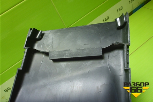 Обшивка стойки центральная нижняя левая (A2046900525) для Mercedes Benz C-Klass W204 с 2007-2014г (Ц)