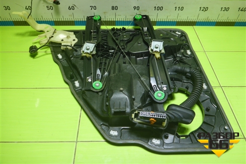 Стеклоподъёмник электрический задний правый (7P6839756A) для Volkswagen Touareg с 2010-2018г (Туарег)