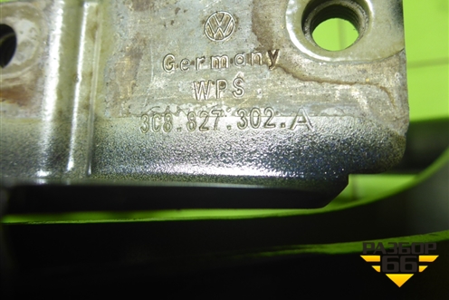 Петля крышки багажника правая (3C8827302A) для Volkswagen Passat-CC с 2008г (Пассат ЦЦ)