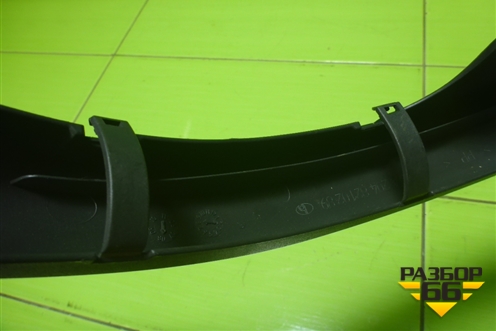 Накладка внутренняя (петли крышки багажника правая) (A2048210289) для Mercedes Benz C-Klass W204 с 2007-2014г (Ц)