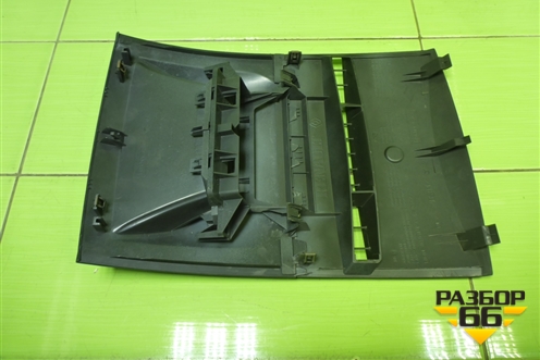 Накладка на торпедо (центральная верхняя) (82000078979) для Renault Megane 2 с 2002-2009г (Меган)