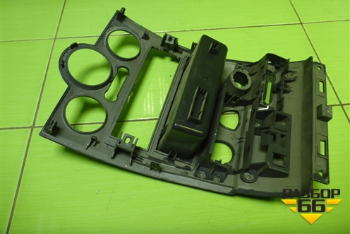 Рамка магнитолы (8200178435) для Renault Megane 2 с 2002-2009г (Меган)