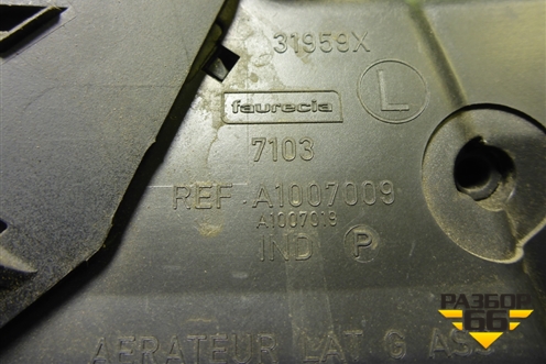 Дефлектор воздушный левый для Renault Megane 2 с 2002-2009г (Меган)