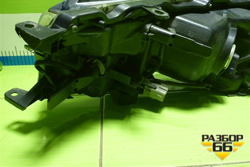 Фара правая (до 2016г галоген) (8111002E70) для Toyota Corolla (E18) с 2012-2019г (Королла 180)