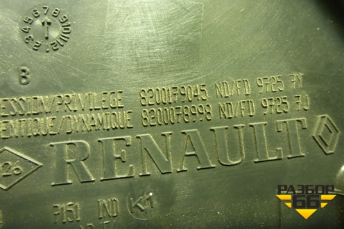 Накладка на торпедо (боковая правая) (8200078998) для Renault Megane 2 с 2002-2009г (Меган)