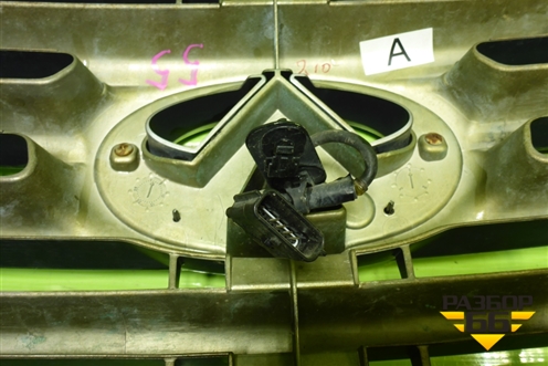 Решетка радиатора (под камеру) (623101LA0A) для Infiniti Infiniti QX56/QX80 (Z62) с 2010г (Ку икс56/80)