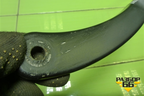 Поводок стеклоочистителя левый (8200215894) для Renault Megane 2 с 2002-2009г (Меган)