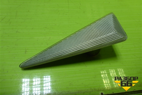 Повторитель на крыло правый (8200301242) для Renault Megane 2 с 2002-2009г (Меган)