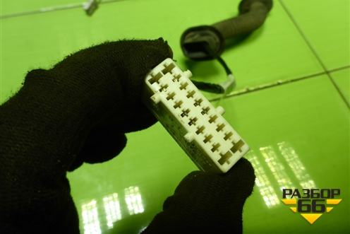 Проводка двери передней правой (241254772R) для Renault Logan с 2004-2015г (Логан)