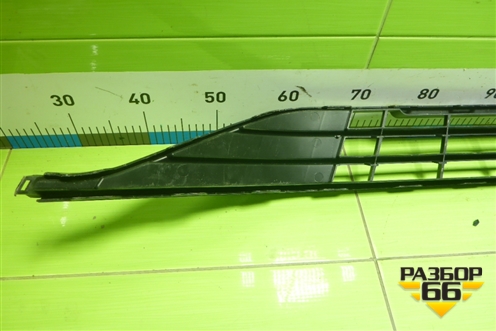 Решетка в передний бампер центральная (не оригинал) для Volkswagen Polo с 2020г (Поло)