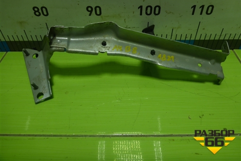 Кронштейн переднего крыла левый (8K0821135B) для Audi A4 (В8) с 2007-2015г (А4)