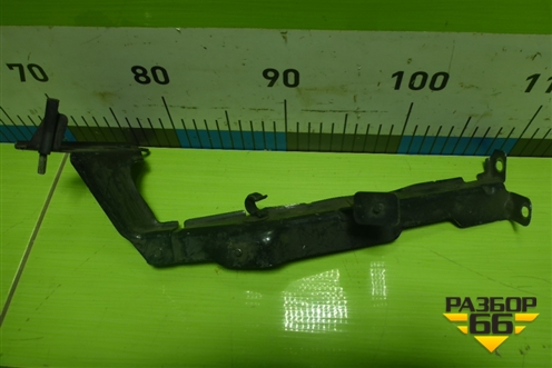 Кронштейн переднего крыла левый (8K0821135C) для Audi A4 (В8) с 2007-2015г (А4)