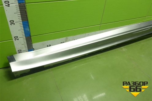 Накладка на порог наружная правая (5177360260) для Lexus LX-600 с 2021г (ЛХ)