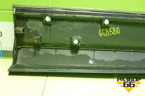 Накладка двери передней левой (5NA854939) для Volkswagen Tiguan с 2016г (Тигуан)