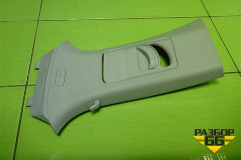 Обшивка стойки центральная верхняя левая (5E0867243) для Skoda Octavia (A7) с 2013г (Октавия)