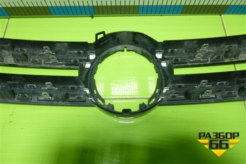Накладка на решетку радиатора (5N0853655) для Volkswagen Tiguan с 2011-2016г (Тигуан)