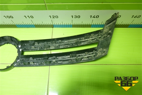 Накладка на решетку радиатора (5N0853655) для Volkswagen Tiguan с 2011-2016г (Тигуан)