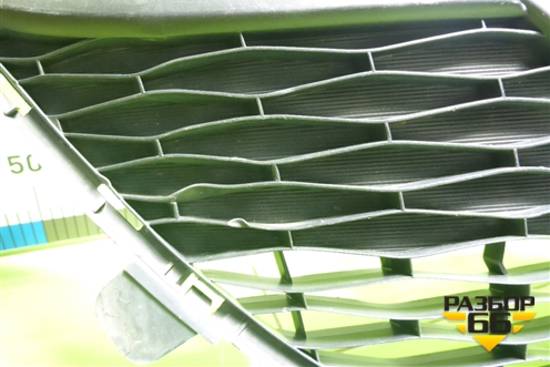 Решетка в передний бампер центральная (BCW8501T1) для Mazda Mazda 3 (BL) с 2009-2013г