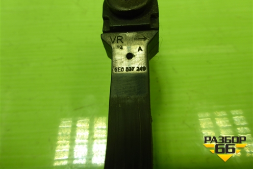 Ограничитель двери передней левой (5E0837249) для Skoda Octavia (A7) с 2013г (Октавия)