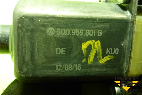 Моторчик стеклоподъёмника передний левый (5Q0959801B) для Skoda Octavia (A7) с 2013г (Октавия)