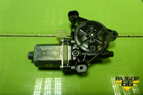 Моторчик стеклоподъёмника передний правый (5Q0959802B) для Skoda Octavia (A7) с 2013г (Октавия)