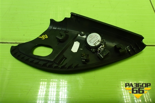 Накладка двери передней правой уголок (5E0837974) для Skoda Octavia (A7) с 2013г (Октавия)