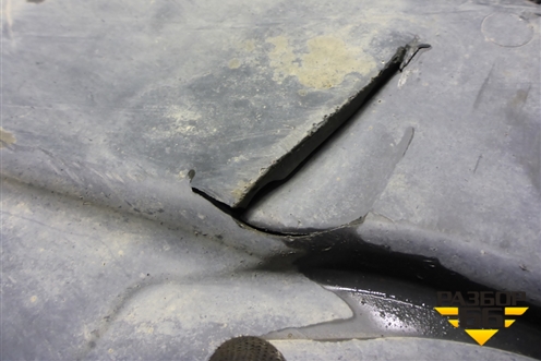 Защита антигравийная левая (5Q0825201S) для Skoda Octavia (A7) с 2013г (Октавия)