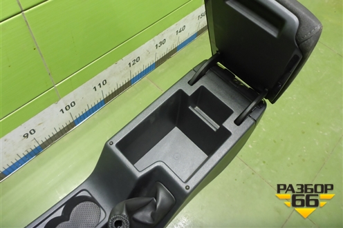 Подлокотник (5E1863241) для Skoda Octavia (A7) с 2013г (Октавия)