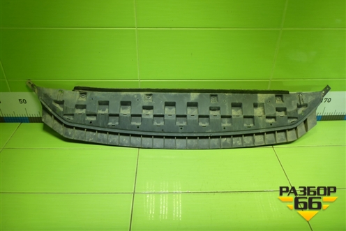 Пыльник переднего бампера центральный (5E0807611) для Skoda Octavia (A7) с 2013г (Октавия)