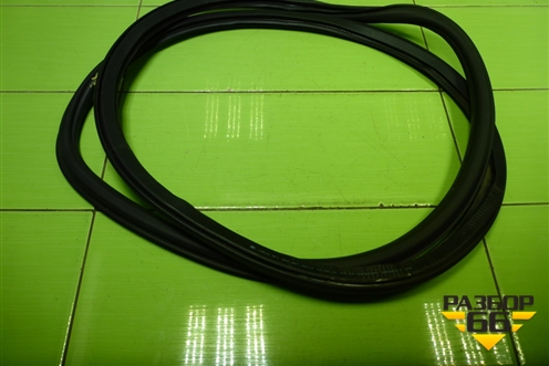 Уплотнитель двери задней левой (лифтбек) (5E5867367F) для Skoda Octavia (A7) с 2013г (Октавия)