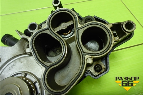 Насос водяной помпа (1.4л CZD с термостатом) (04E121121K) для Skoda Octavia (A7) с 2013г (Октавия)