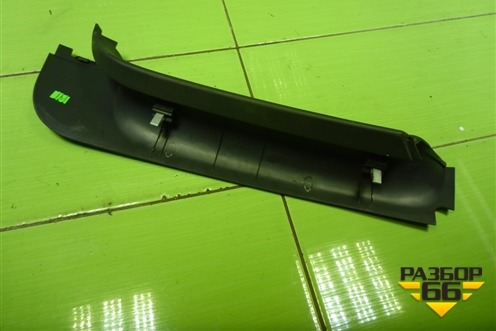 Обшивка двери багажника (правая) (7L6867672C) для Volkswagen Touareg c 2002-2010г (Туарег)