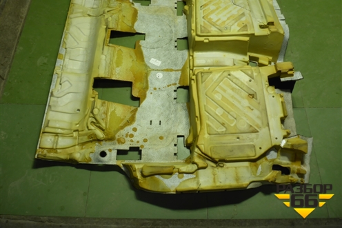 Покрытие напольное (задняя часть) (7L6863367DJ) для Volkswagen Touareg c 2002-2010г (Туарег)