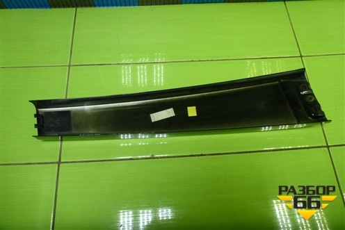 Накладка стойки (центральная правая) для Volkswagen Touareg c 2002-2010г (Туарег)