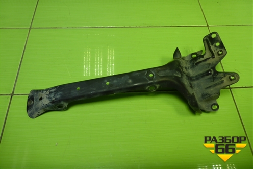 Кронштейн передней панели центральный (7L0805799D) для Volkswagen Touareg c 2002-2010г (Туарег)