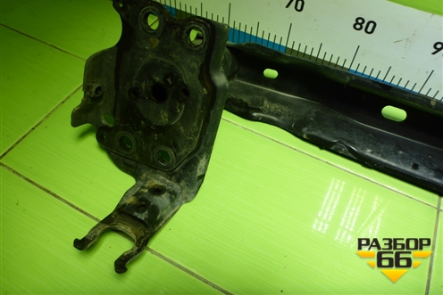 Усилитель переднего бампера (7L0807109E) для Volkswagen Touareg c 2002-2010г (Туарег)