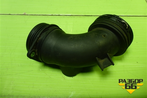 Патрубок интеркулера пластиковый для Volkswagen Touareg c 2002-2010г (Туарег)