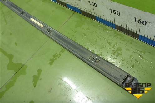 Молдинг крыши правый (7L6860182F) для Volkswagen Touareg c 2002-2010г (Туарег)