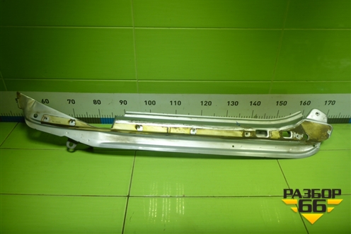 Кронштейн переднего крыла правый (7L6805920B) для Volkswagen Touareg c 2002-2010г (Туарег)