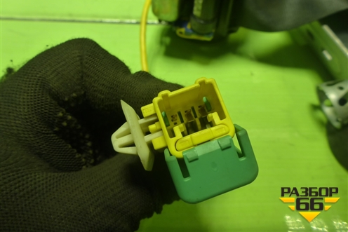 Ремень безопасности задний правый с пиропатроном (7L0857805B) для Volkswagen Touareg c 2002-2010г (Туарег)