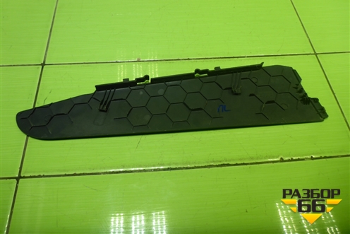 Накладка внутренняя (на переднее левое сиденье) (7L0881471) для Volkswagen Touareg c 2002-2010г (Туарег)