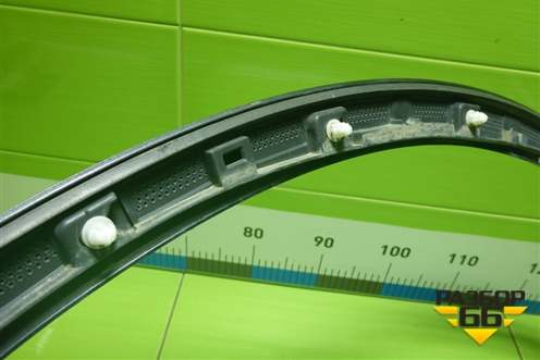 Накладка переднего крыла правого (4M0853718K) для Audi Q7 c 2015г (Ку 7)