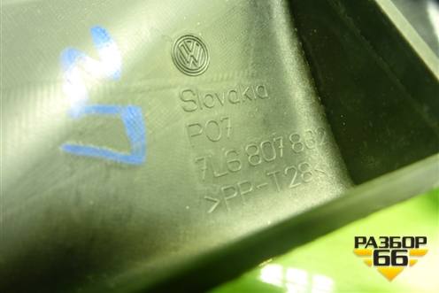 Кронштейн заднего бампера правый (под фонарь) (7L6807862) для Volkswagen Touareg c 2002-2010г (Туарег)