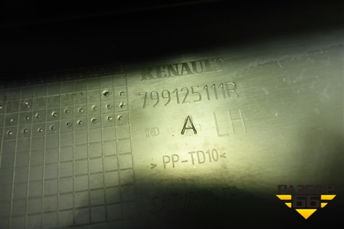 Держатель задней полки левый (799125111R) для Nissan Terrano с 2014г (Терано)