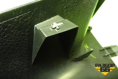 Обшивка стойки задняя верхняя левая (769357957R) для Nissan Terrano с 2014г (Терано)