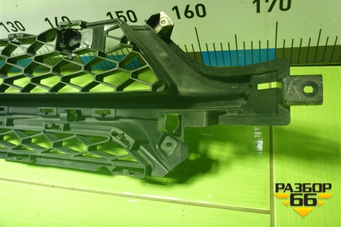 Решетка в передний бампер центральная (после 2022г) (8450041598) для VAZ Vesta/Веста с 2015г