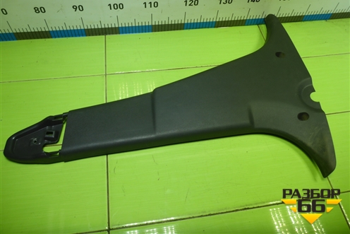 Обшивка стойки центральная нижняя левая (8200823418) для Nissan Terrano с 2014г (Терано)