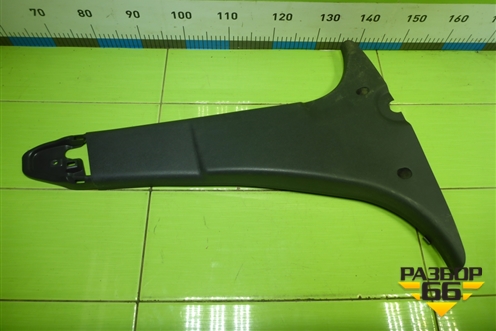 Обшивка стойки центральная верхняя правая (8200823419) для Nissan Terrano с 2014г (Терано)
