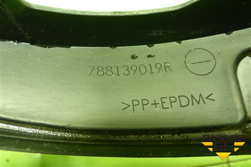 Брызговик задний левый (788139019R) для Nissan Terrano с 2014г (Терано)