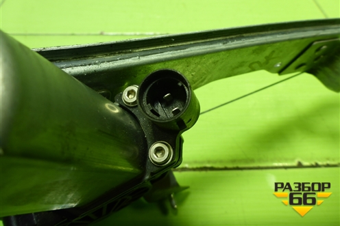 Стеклоподъёмник электрический передний правый для Nissan Terrano с 2014г (Терано)